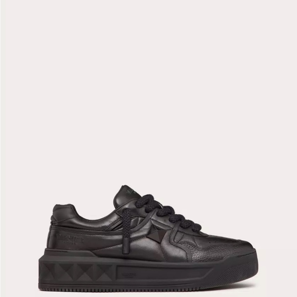 Valentino Garavani ONE STUD XL Low-Top Sneaker